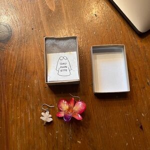 Dauphinette orchid earrings